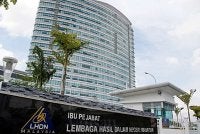 Bagi memastikan kelancaran proses pengemukaan BN melalui e-filing, LHDN memaklumkan pembayar cukai hendaklah memastikan telah mempunyai peranan di MyTax yang berkaitan.