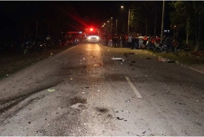 Lokasi kejadian nahas tiga motosikal yang mengakibatkan tiga maut manakala seorang lagi parah.