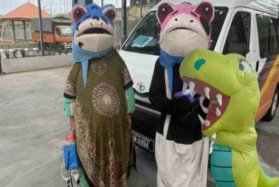 Antara pengemis menggunakan maskot kartun yang dicekup dan diberi amaran oleh JKM. Foto ihsan JKM