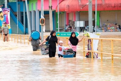 Jumlah mangsa di Beaufort kekal 1,462 orang daripada 467 keluarga. Foto: Bernama 