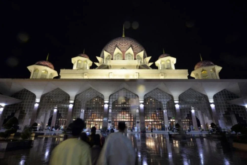 Solat hajat dan Qunut Nazilah akan diadakan selepas solat Maghrib di Masjid Negara di Kuala Lumpur serta Masjid Putra dan Masjid Tuanku Mizan Zainal Abidin pada Ahad. Foto Bernama