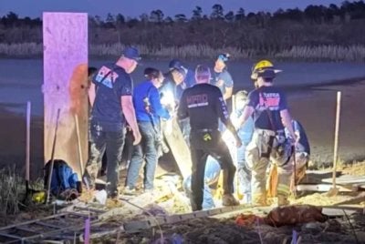 Seorang lelaki yang dilaporkan hilang pada Hari Valentine berjaya diselamatkan pada Khamis lalu, selepas terperangkap sehingga paras bahu dalam 'pasir jerlus' tanpa makanan atau air selama beberapa hari. 