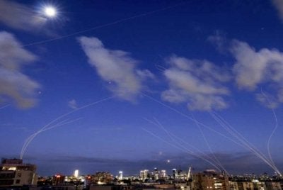 IRGC menyatakan serangan itu menyasarkan 27 lokasi, termasuk pangkalan udara Tel Nof, ibu pejabat tentera Israel dan kompleks ketenteraan-industri utama di Tel Aviv. Foto AFP