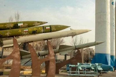 Peluru berpandu balistik dibangunkan Teheran sukar dipintas dengan sistem pertahanan udara biasa kerana kelajuan dan jalur penerbangan tinggi mereka. - Foto Agensi