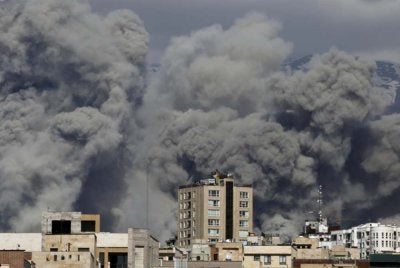 Bulan Sabit Merah Iran melaporkan serangan AS dan Israel di Teheran menyasarkan kawasan kemudahan perubatan. Foto Agensi