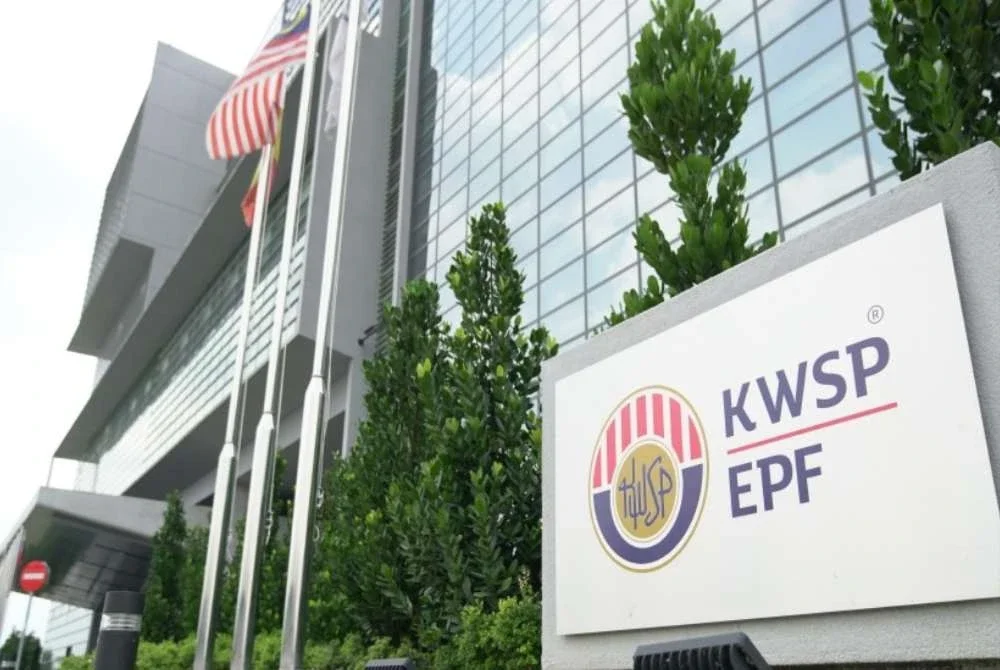 KWSP mengumumkan kadar dividen 6.15 peratus bagi kedua-dua skim iaitu Skim Simpanan Konvesional dan Skim Simpanan Shariah.