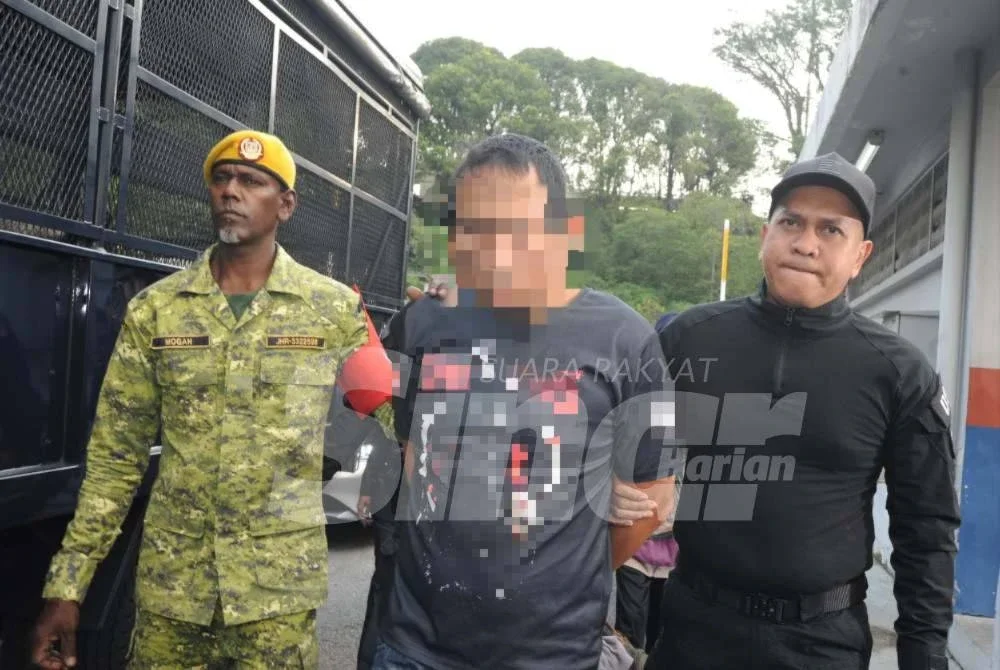 Seorang lelaki dihadapkan ke mahkamah atas pertuduhan amang seksual terhadap seorang kanak-kanak di Mahkamah Sesyen, Johor Bahru.