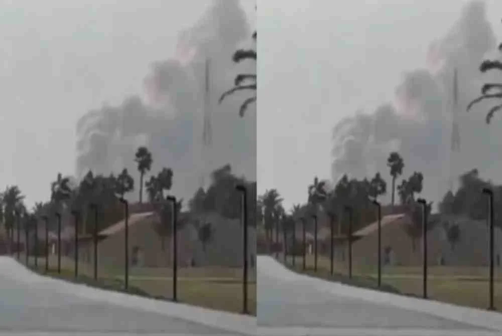 Berlaku kebakaran selepas insiden berkenaan. Foto Agensi