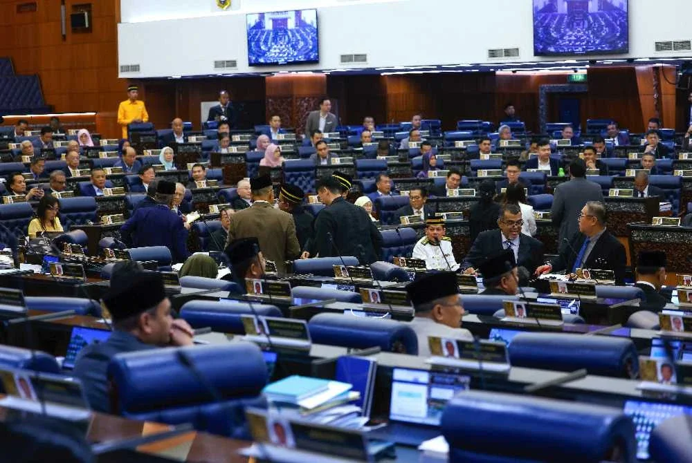Suasana dewan semasa undi berbelah bahagi pada Mesyuarat Pertama, Penggal Kelima Parlimen ke-15 Dewan Rakyat di Bangunan Parlimen pada Isnin. Foto Bernama