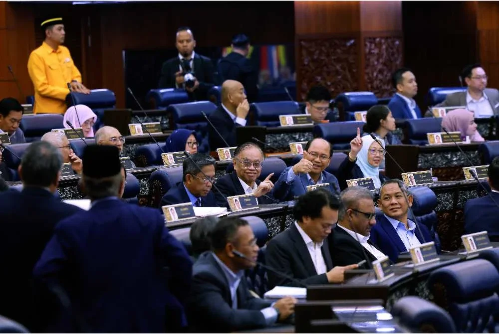 Suasana dewan semasa undi berbelah bahagi pada Mesyuarat Pertama, Penggal Kelima Parlimen ke-15 Dewan Rakyat di Bangunan Parlimen pada Isnin. - Foto Bernama
