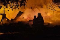 Sebuah kediaman musnah dalam kebakaran yang berlaku pada awal pagi Isnin.