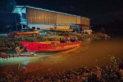 Operasi mencari dan menyelamat (SAR) telah diaktifkan bagi mencari mangsa yang dikhuatiri lemas selepas dikatakan terjatuh ke dalam Sungai Belat ketika menjaring ikan. Foto Bomba Pahang.