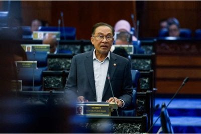 Anwar ketika Mesyuarat Pertama, Penggal Kelima Parlimen ke-15 Dewan Rakyat di Bangunan Parlimen pada Isnin. Foto Bernama