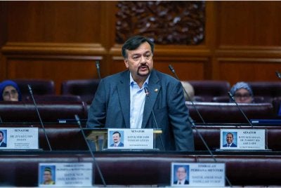 Amir Hamzah pada Mesyuarat Pertama, Penggal Kelima Parlimen ke-15 Dewan Negara di Bangunan Parlimen pada Isnin. Foto Bernama
