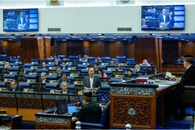 Anwar ketika Mesyuarat Pertama, Penggal Kelima Parlimen ke-15 Dewan Rakyat di Bangunan Parlimen pada Isnin. Foto Bernama