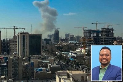 Mohamad Ikhram (gambar kecil) berpandangan, perkembangan kini menjadikan Malaysia perlu lebih berhati-hati dalam menyesuaikan dasar ekonomi dan dasar luar negara. Foto: Agensi