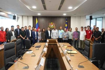 Syarikat Bolt, FastGig, foodpanda, GoGet, Grab, Halo Delivery, Kiddocare, Lalamove dan ShopeeFood terlibat dalam sesi libat urus bersama Kementerian Sumber Manusia.