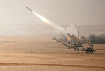 Arab Saudi berjaya memintas dan memusnahkan lima dron berhampiran Pangkalan Udara Prince Sultan - Foto: Agensi