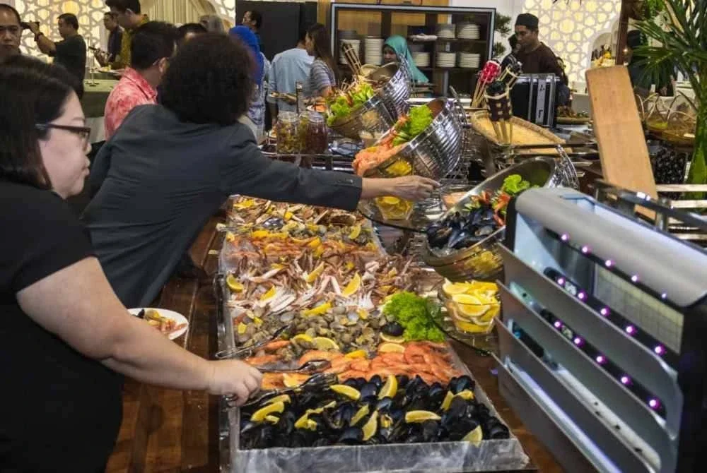 Antara makanan segar yang disediakan di SICC diperoleh daripada petani dan penternak tempatan.