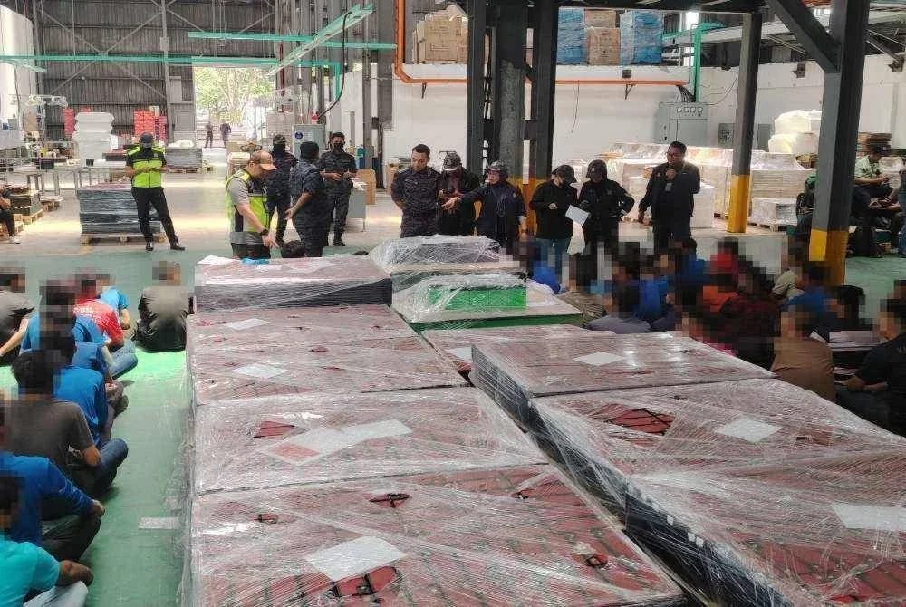 Antara kesalahan dikesan yang dilakukan oleh pekerja asing adalah tinggal lebih masa serta langgar syarat pas. 