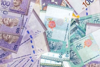 Ringgit dijangka diniagakan melebihi RM3.90 berbanding dolar AS dalam tempoh terdekat. Gambar hiasan 