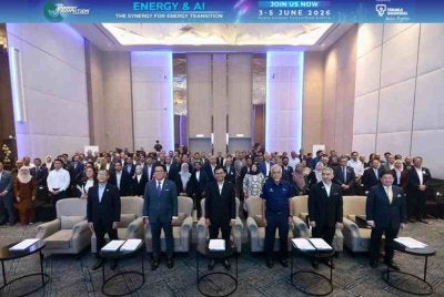 Akmal Nasrullah (depan, tiga dari kiri) hadir merasmikan Forum CEO OGSE100 Tahun Ke-3 2026 hari ini.Foto ihsan MPRC