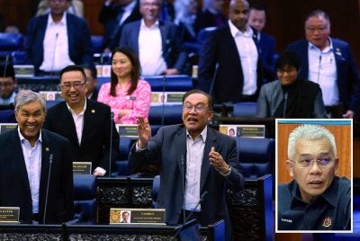 Kegagalan RUU pindaan Perlembagaan Persekutuan untuk mengehadkan tempoh jawatan perdana menteri pada Isnin pastinya memberi tamparan besar kepada keutuhan Kerajaan Perpaduan. - Gambar kecil (Suhaimi)
