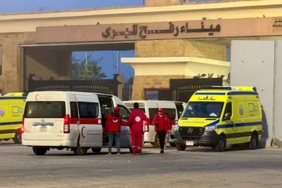 Tentera Israel terus menutup kebanyakan pusat pemeriksaan, sekali gus menyekat pergerakan antara bandar dan wilayah Palestin. Foto Agensi