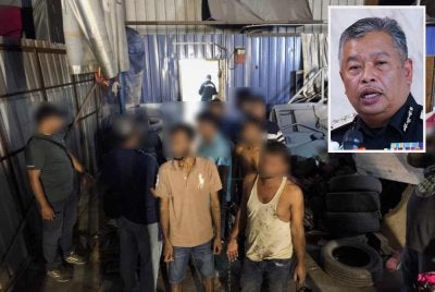 JIM menyerbu sebuah bengkel kenderaan di Klang yang dijadikan 'safe house' sindiket seludup migran. - Gambar kecil ( Zakaria)