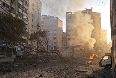 Keadaan kawasan pinggir selatan Beirut yang musnah dibedil Zionis pada Selasa. - Foto AFP