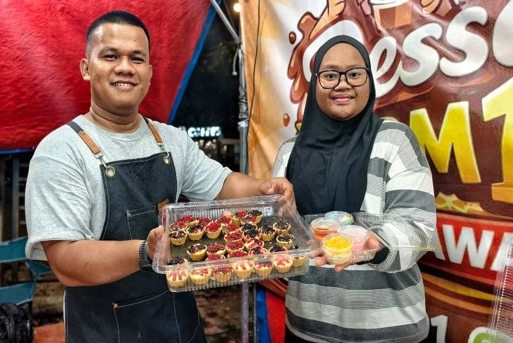 Muhammad Adha dan Maisarah menawarkan pencuci mulut serendah RM1.