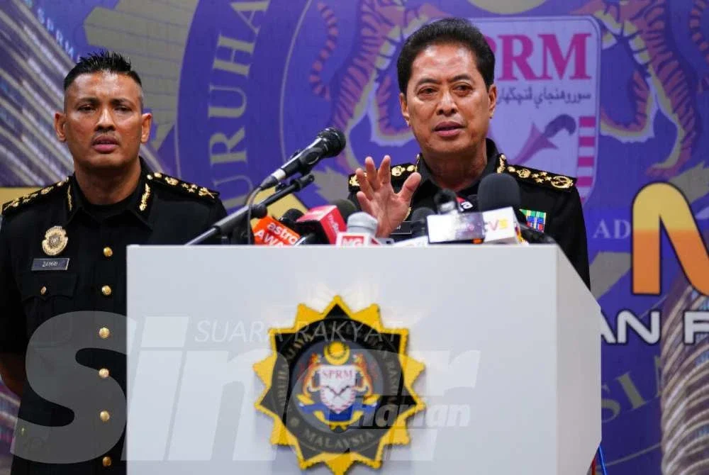Azam bercakap dalam sidang media di Ibu Pejabat SPRM pada Rabu. Foto Sinar Harian - MOHD HALIM ABDUL WAHID