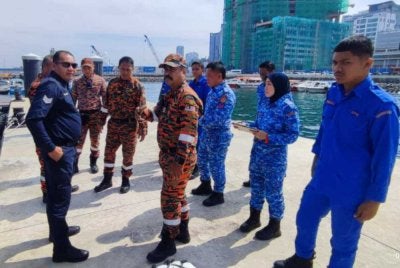 Operasi SAR mencari seorang lagi mangsa diteruskan oleh pasukan bomba dan agensi lain di perairan antara Pulau Sepanggar dan Pulau Gaya.