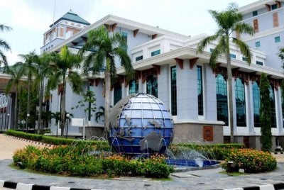 Wisma Putra terus memantau dengan teliti ketidaktentuan situasi keselamatan dan perjalanan di seluruh Asia Barat serta terus berkoordinasi rapat dengan perwakilan diplomatik Malaysia di wilayah terjejas.