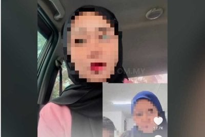 Tangkap layar video wanita memohon maaf atas tindakannya minum air ketika buat siaran langsung