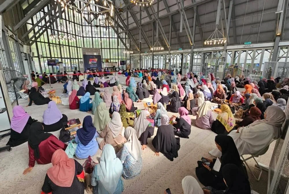 Lebih 500 warga LHDN hadir menjayakan HASiL #QuranHour di Masjid Damansara Perdana, Petaling Jaya pada Khamis.