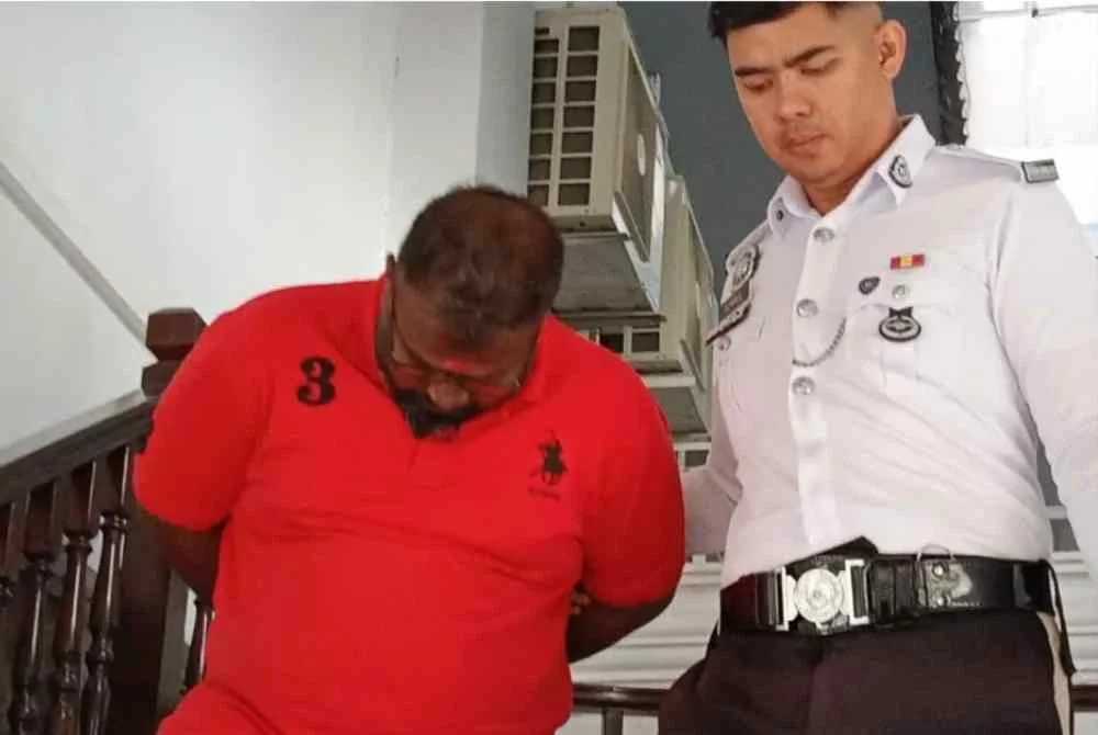 Gajehndranath (kiri) mengaku bersalah terhadap pertuduhan memandu mabuk di Mahkamah Majistret pada Khamis.