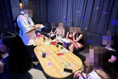 Antara wanita warga asing yang ditahan JIM di sekitar Johor Bahru untuk siasatan kes manipulasi sistem permohonan Pembantu Rumah Asing (PRA). Foto JIM