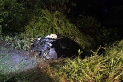 Seorang lelaki maut dalam kemalangan membabitkan sebuah kereta yang terbabas ke dalam gaung di Kilometer 27.4 Lebuhraya Kuala Lumpur menghala ke Karak, awal pagi ini.