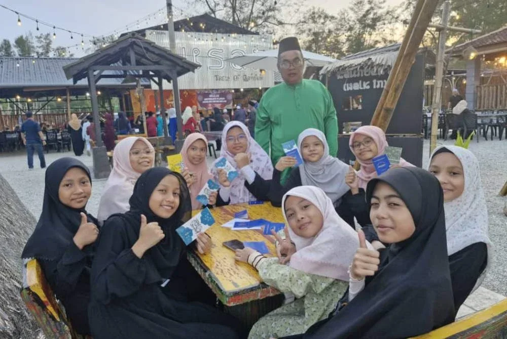 Antara anak-anak yatim, anak tahfiz dan OKU yang diraikan dalam majlis berbuka puasa.