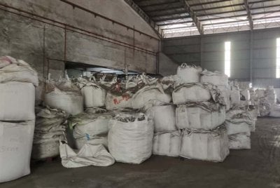 Antara rampasan melibatkan e-waste di sebuah premis di Perindustrian Kapar Bestari, Klang pada Khamis.