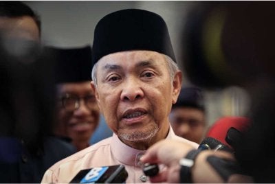 Ahmad Zahid ditemui media selepas Sesi Pertemuan Timbalan Perdana Menteri Bersama Warga Pengurusan Tertinggi Felda pada Jumaat. Foto Bernama