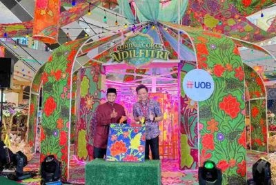 Izhar dan Wen Yew merasmikan Kempen Perayaan Seindah Corak Aidilfitri di Pusat Beli Belah Sunway Carnival pada Khamis.