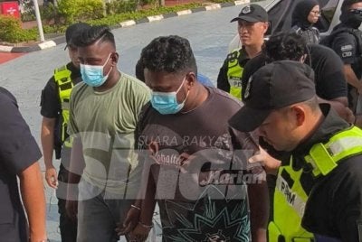 Tiga lelaki mengaku tidak bersalah di Mahkamah Majistret di sini pada Jumaat, atas pertuduhan bergaduh di Balai Polis Meru.