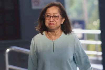 Balu bekas Menteri Kewangan, Allahyarham Tun Daim Zainuddin, Toh Puan Na'imah Abdul Khalid, dua anaknya dan peguam keluarga itu memfailkan saman pemula di Mahkamah Tinggi pada Jumaat terhadap Perdana Menteri, Datuk Seri Anwar Ibrahim.