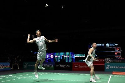 Aaron-Wooi Yik mengesahkan kemaraan ke separuh akhir Seluruh England 2026.