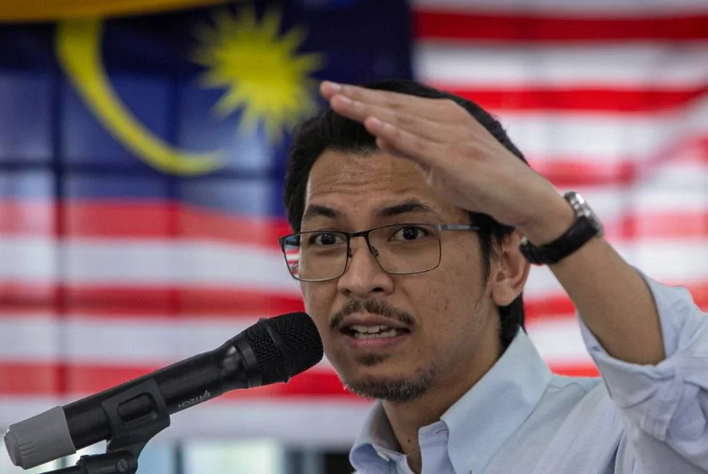 Muhammad Kamil berucap ketika hadir pada Majlis Penyerahan Motosikal di bawah Inisiatif Sejahtera Madani di Dewan Komuniti Sungai Tapah pada Jumaat. Foto Bernama