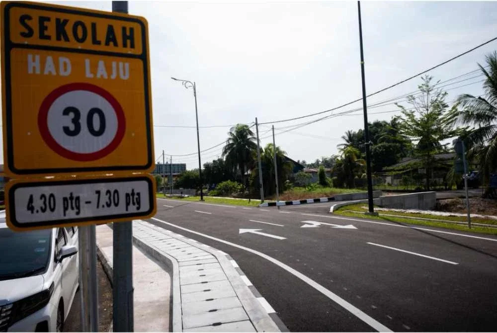 Jalan baharu yang memanfaatkan kira-kira 7,000 penduduk Bagan Datuk.