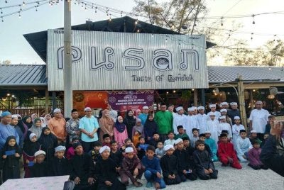 Majlis Berbuka Puasa anjuran PSKK meraikan anak yatim, pelajar tahfiz dan OKU di Pantai Bisikan Bayu, Semerak pada 3 Mac lalu.