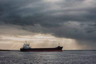 Khatibzadeh menjelaskan Iran akan bertindak secara bertanggungjawab jika memutuskan untuk menutup Selat Hormuz. 